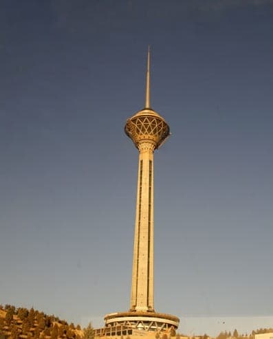 نصب سیستم صاعقهگیر و ارتینگ روی برج مسکونی و اداری